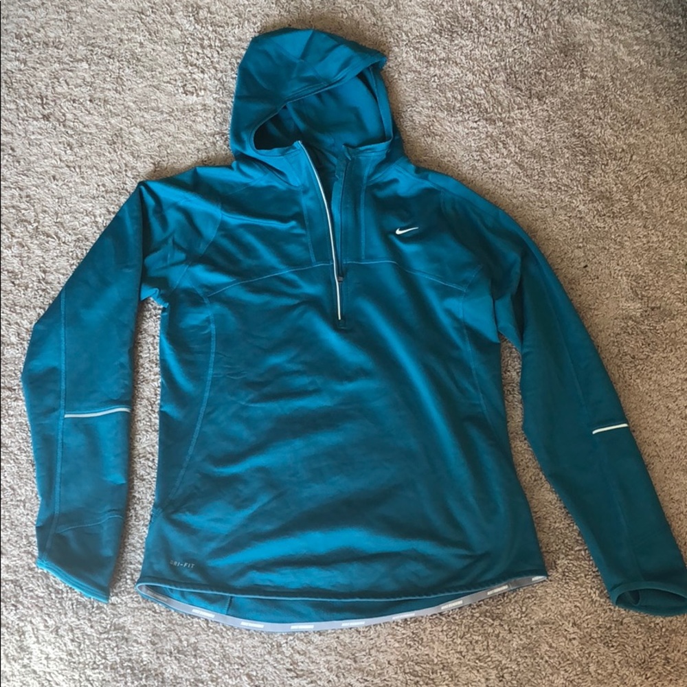 EUC Nike women’s large hooded fleece-lined run top